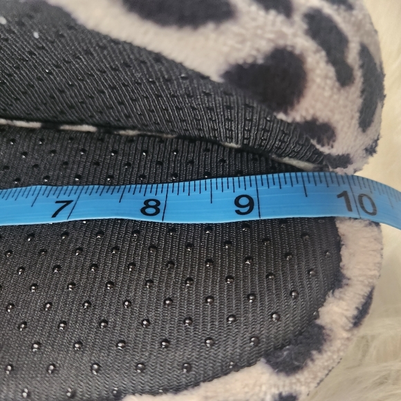Isaac Mizrahi Leopard Print House Slippers (Medium) - Picture 11 of 11
